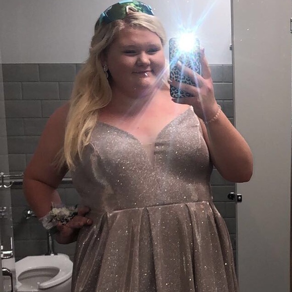 Meet your Posher, Taylor - Picture 1 of 1